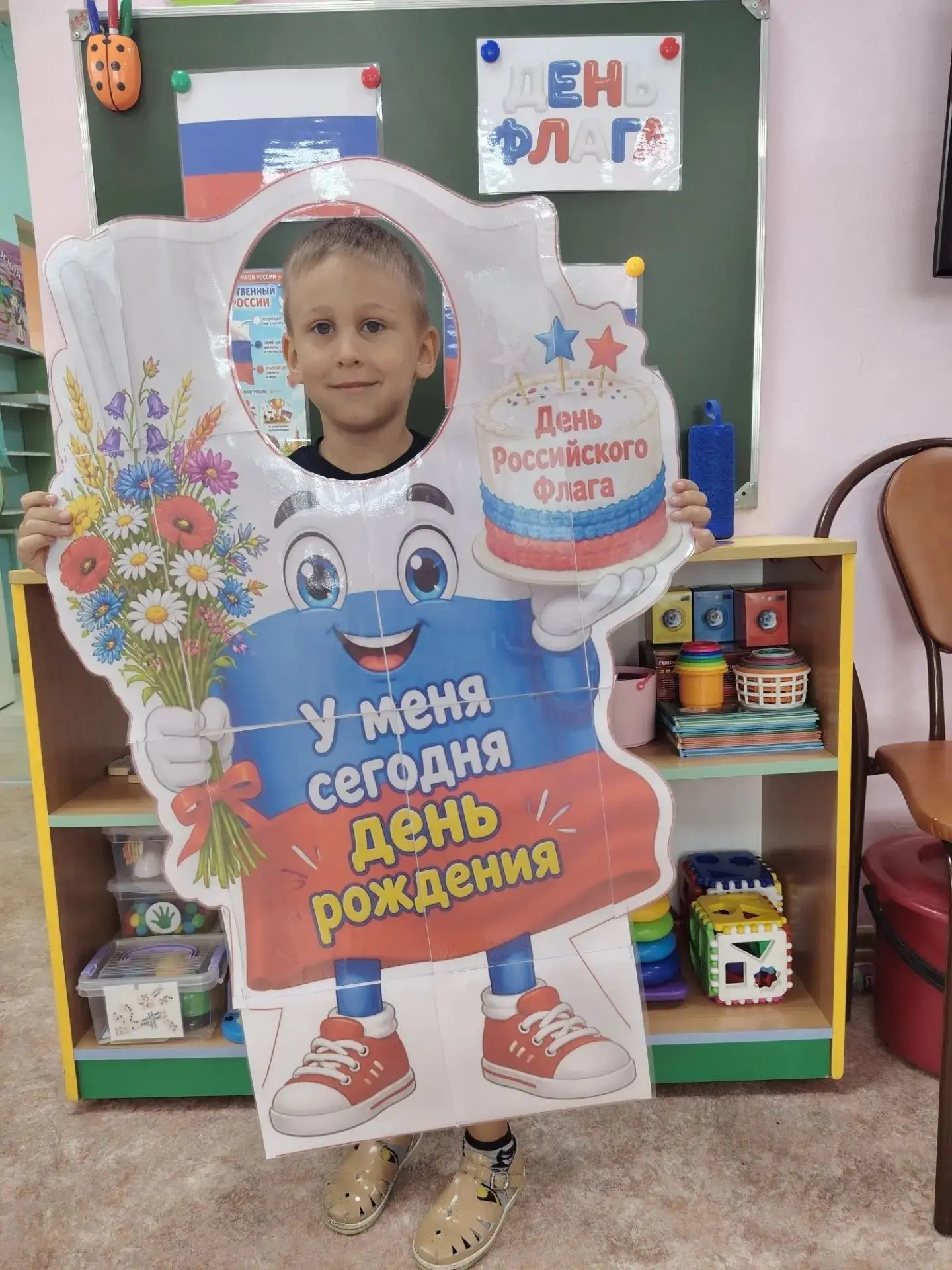 В преддверии Дня Государственного флага России наша группа «Пчёлки» трудилась, как наст...