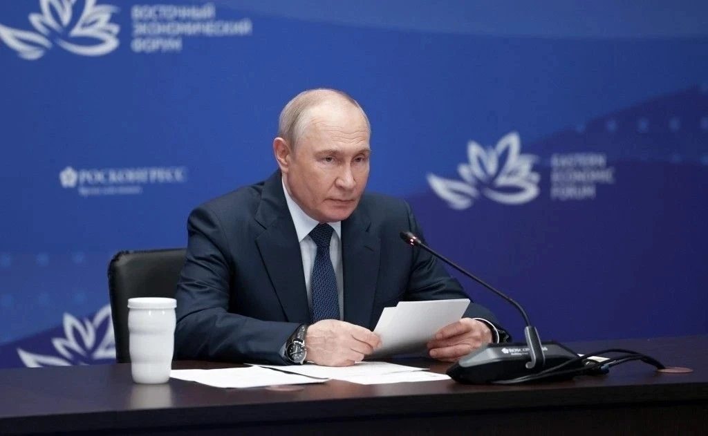 Владимир Путин провел совещание по вопросам развития дальневосточных и арктических реги...