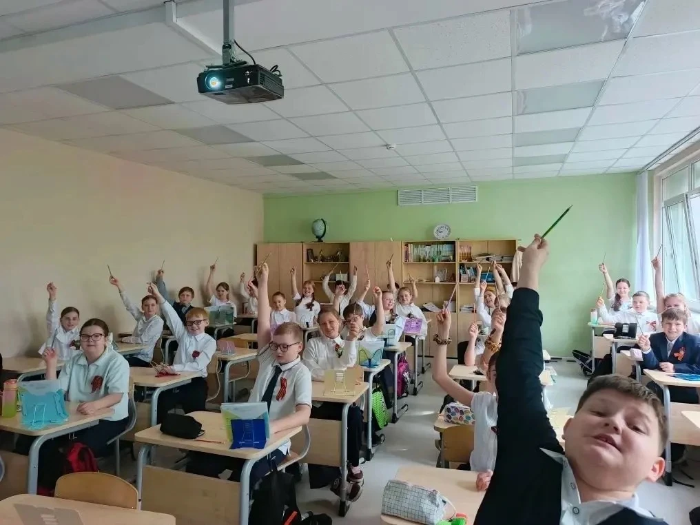 Марафон «Наследники Победы»: школьники провели тематические уроки для младших товарищей 🎖️  В нашей 