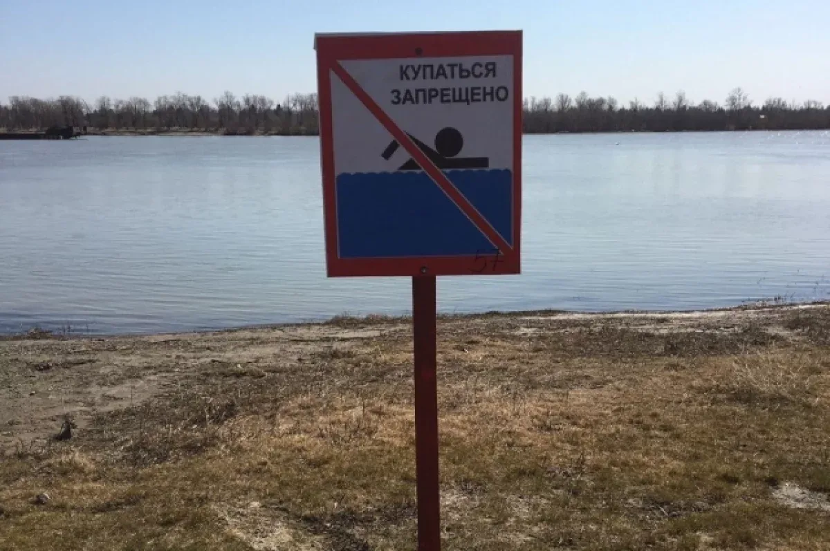 Омичам напомнили о закрытии купального сезона