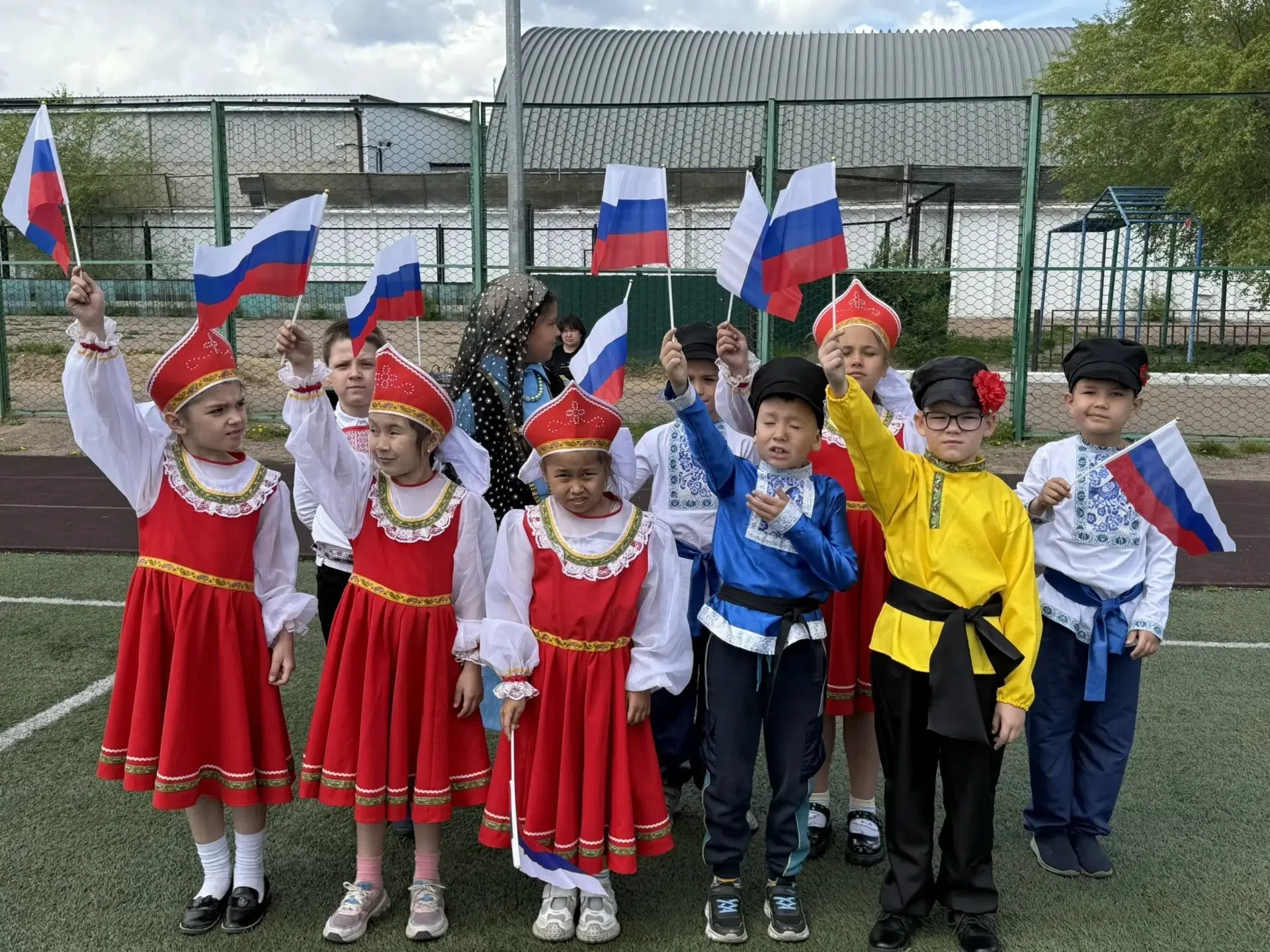 Воспитанники лагеря отметили День Республики Бурятия.

🎉30 мая в ЛДП "В единстве наша сила" и ЛТО "