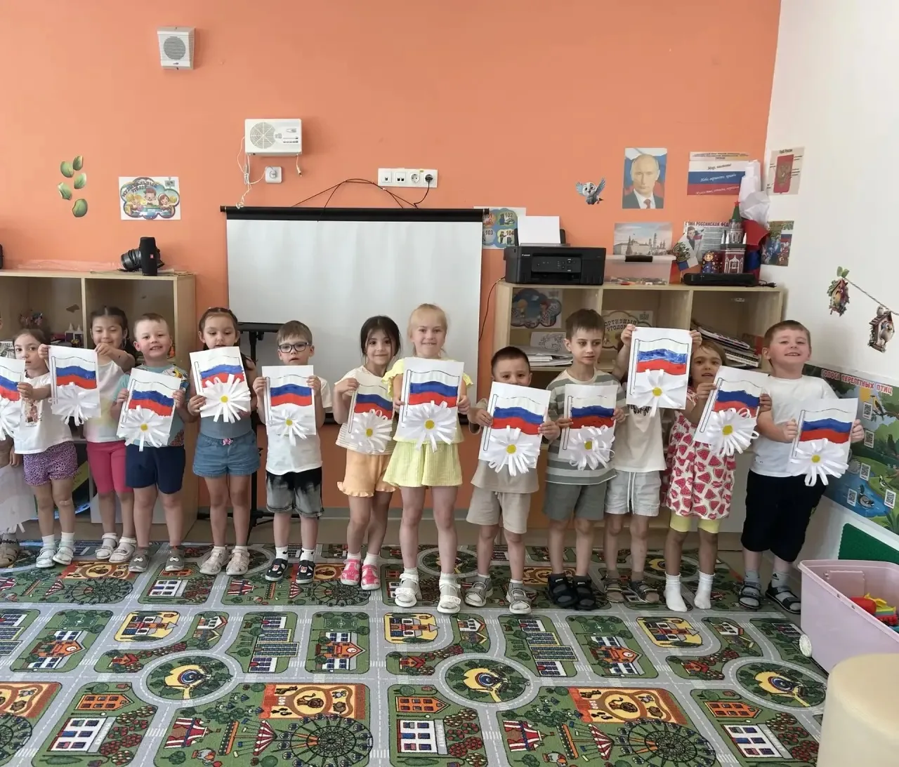 12 июня  День России. Это праздник свободы, мира и добра. В дошкольном отделении МБОУ «ОЦ» «Вершина»