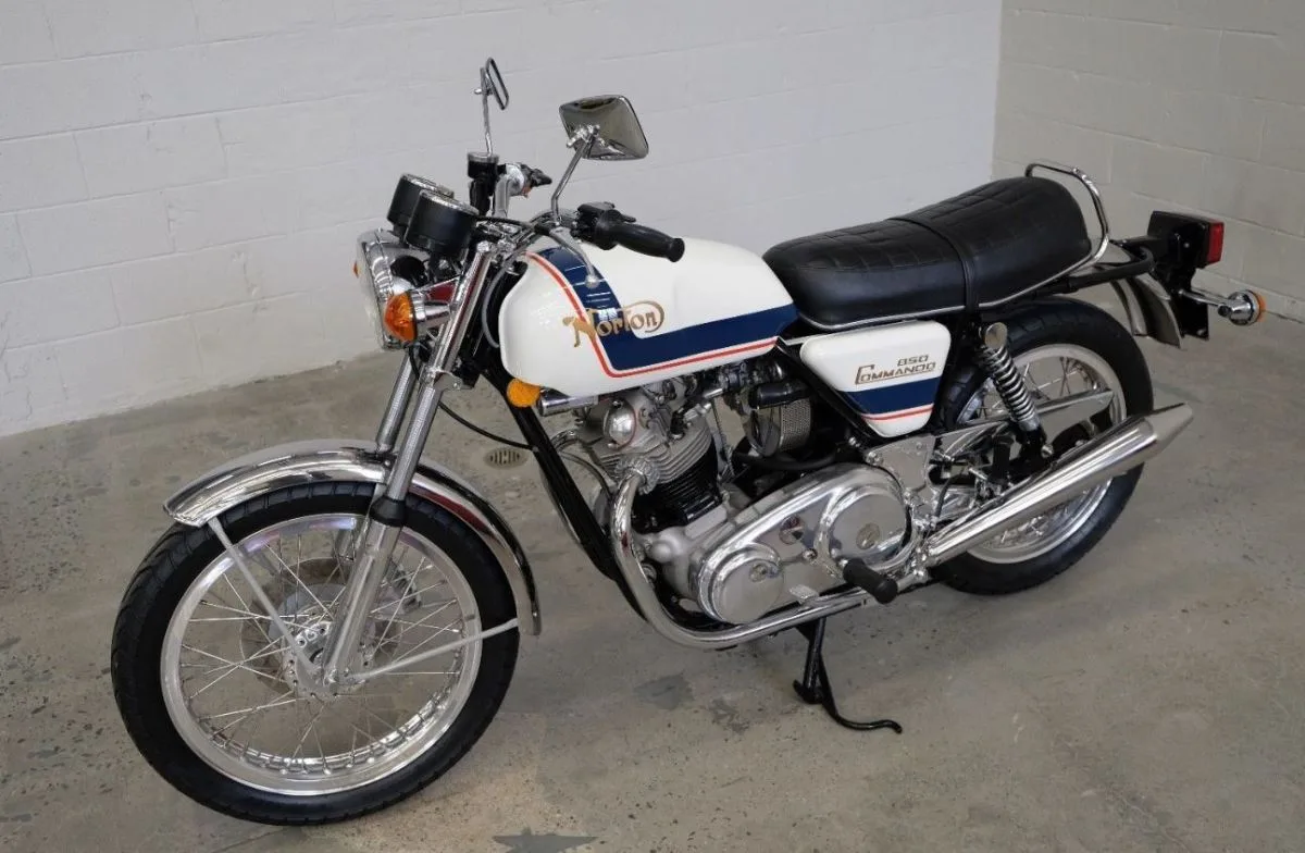 Мотоцикл 🏍️ Norton Commando 850 1974 года выпуска