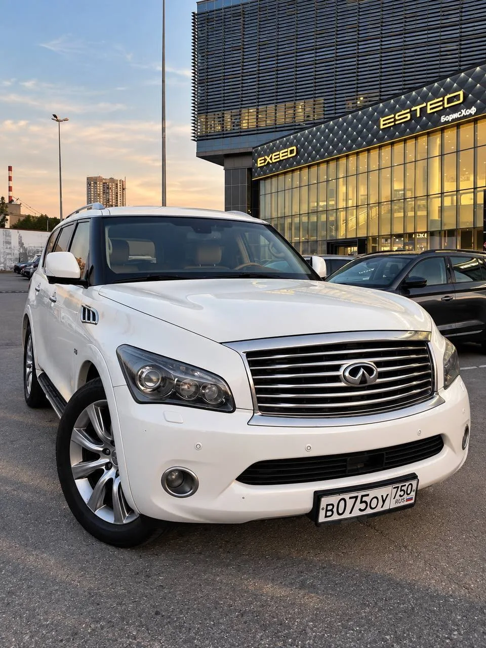 Infiniti QX80, 5.6 AT 4WD (405 л.с.)