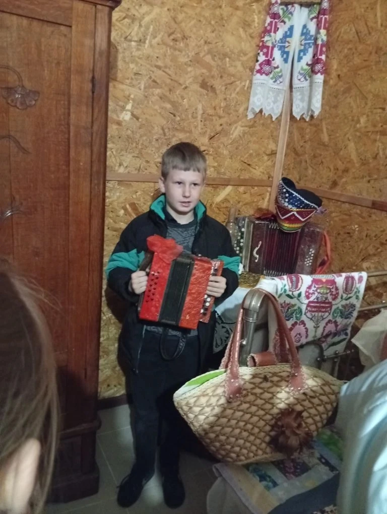 В рамках мероприятий, посвящённых году Единства народов России, сегодня учащиеся началь...