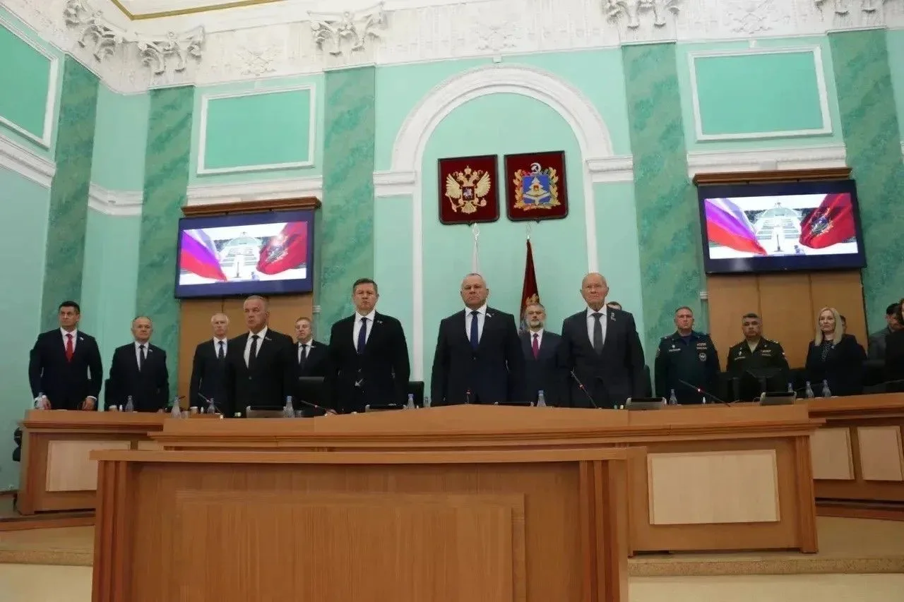 Брянская областная дума на внеочередном заседании назначила досрочные выборы губернатора региона на 