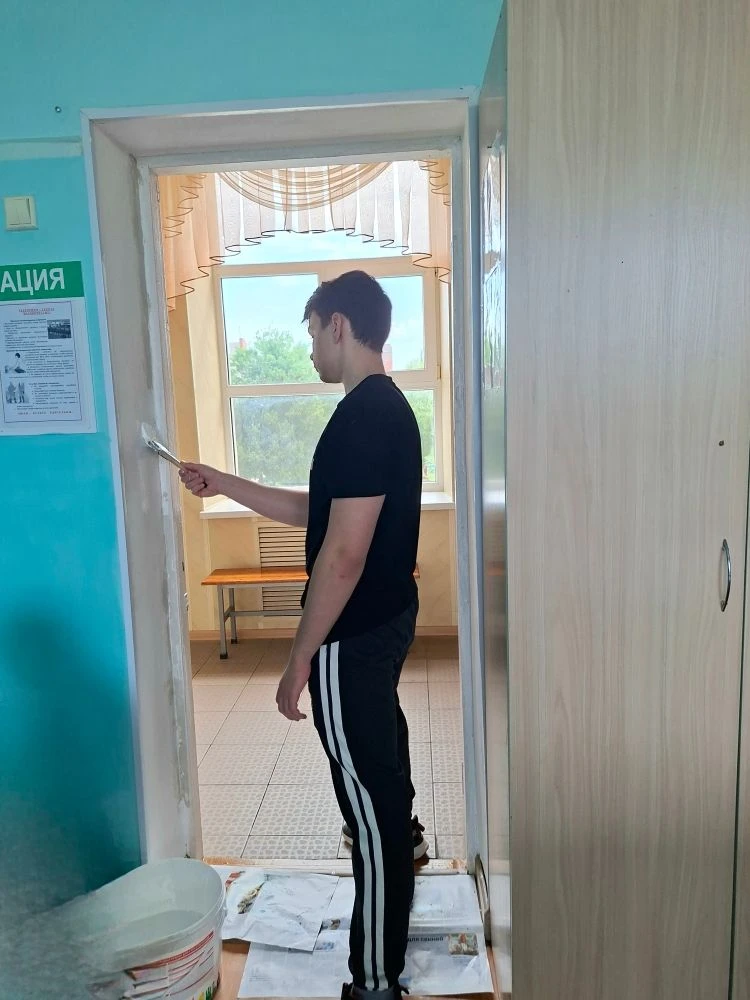 Не только знания, но и труд! 💪Учащиеся 8А и 9А классов показали, что они настоящие хоз...