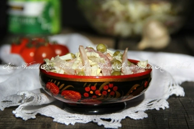 Салат с пекинской капустой и мясом