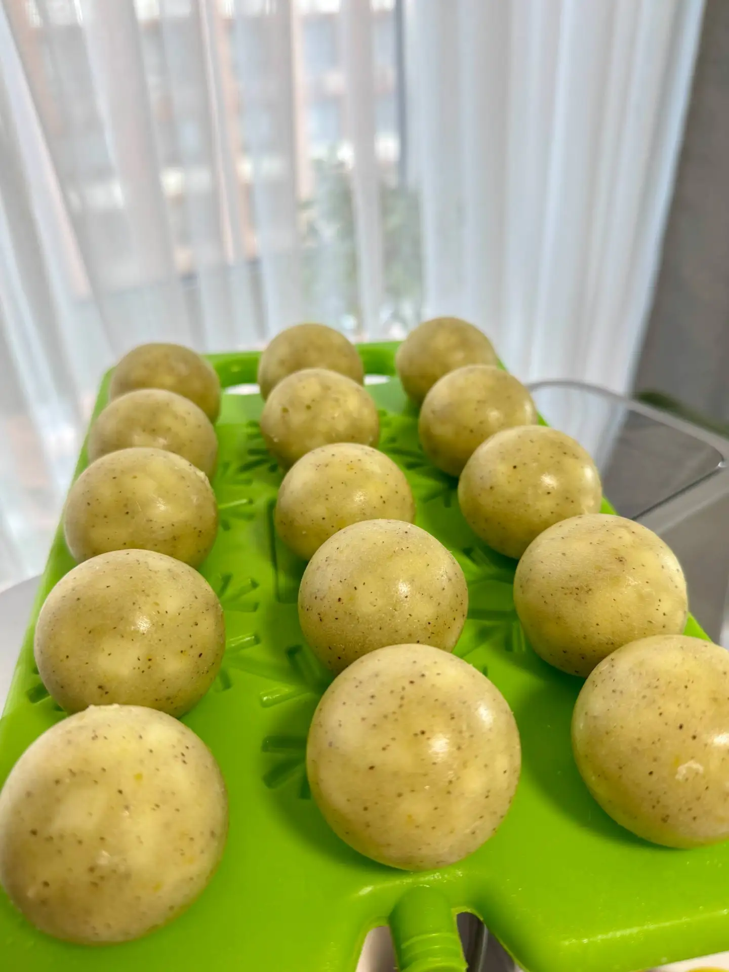 Я сегодня сварила первую партию крема и собрала первые яблочки 🍏🍏🍏☺️. Завтра покрою ...