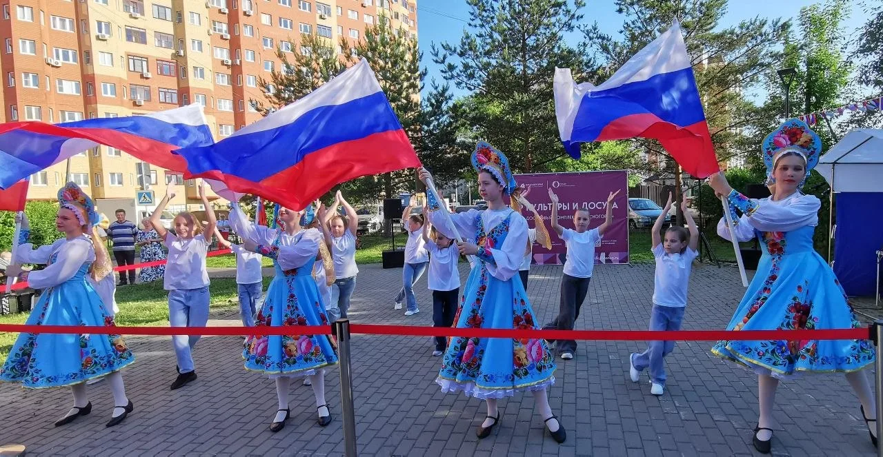 В Путилково на Площади любви состоялся праздник
«Россия, мы дети твои!»

✨ Праздник торжественно отк