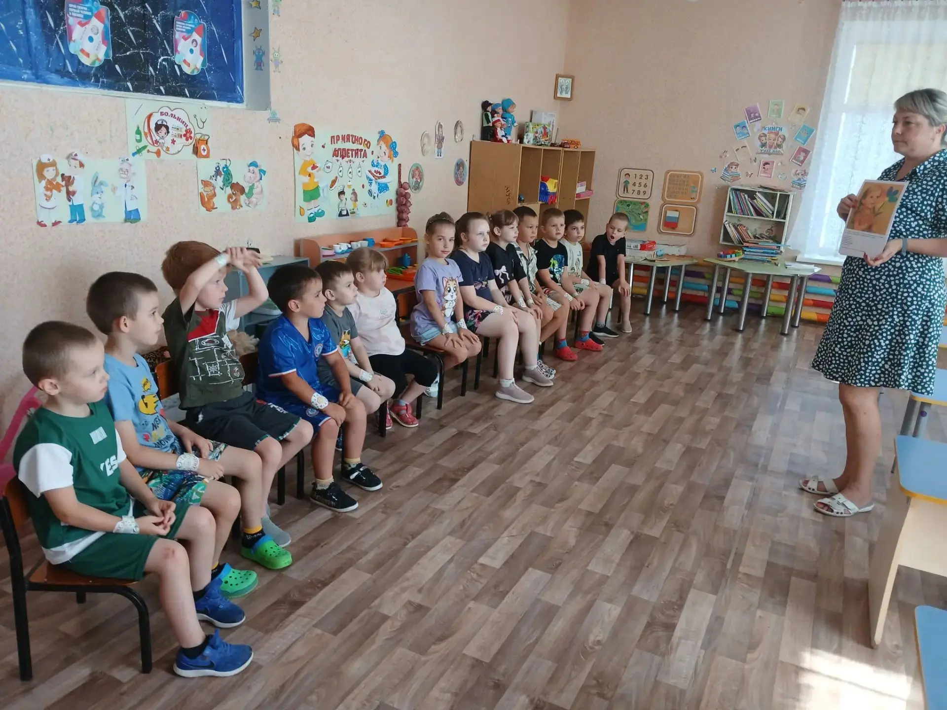 В рамках «Недели правовой помощи» сказка Валентина Катаева «Цветик-семицветик» часто используется ка