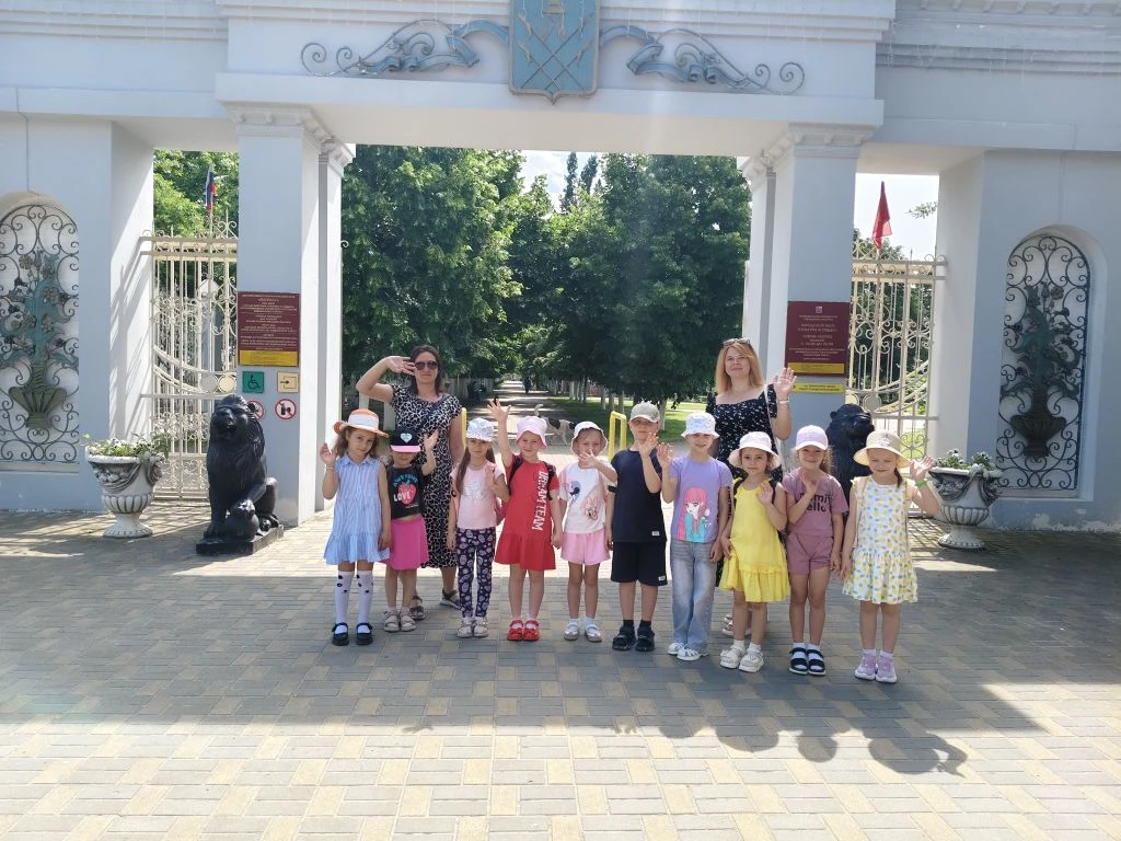Сегодня  МБДОУ д/с-к/в №4 г. Кропоткин МО Кавказский район с экскурсией посетил Городской парк культ