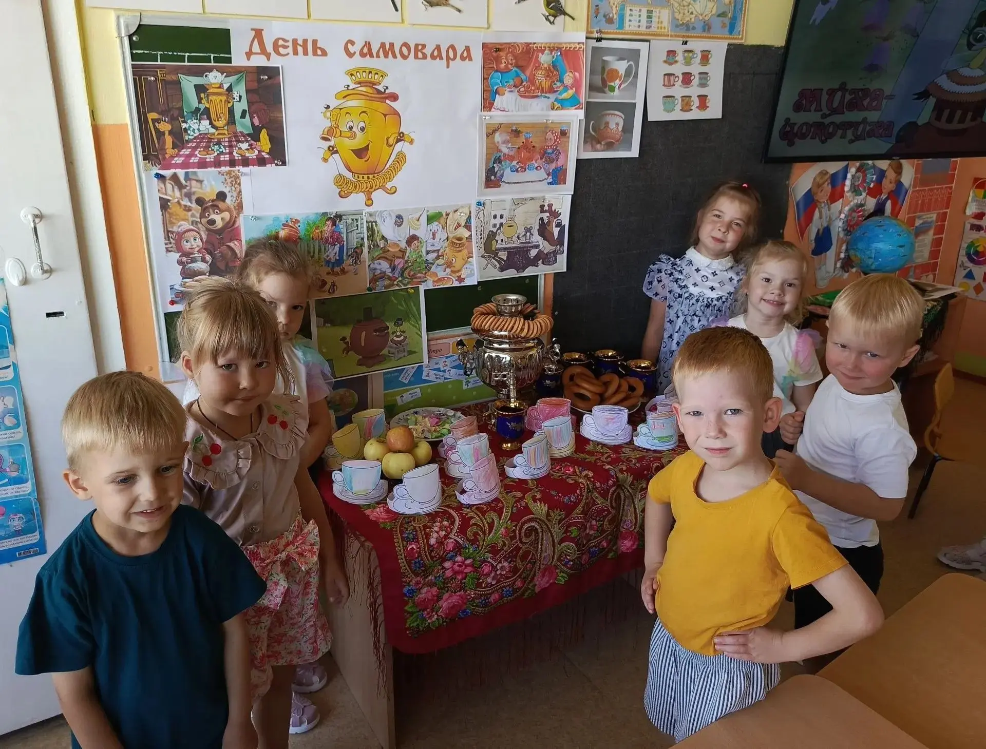 День самовара в группе «Теремок»! 🎉Ребята познакомились с русским самоваром и традиция...