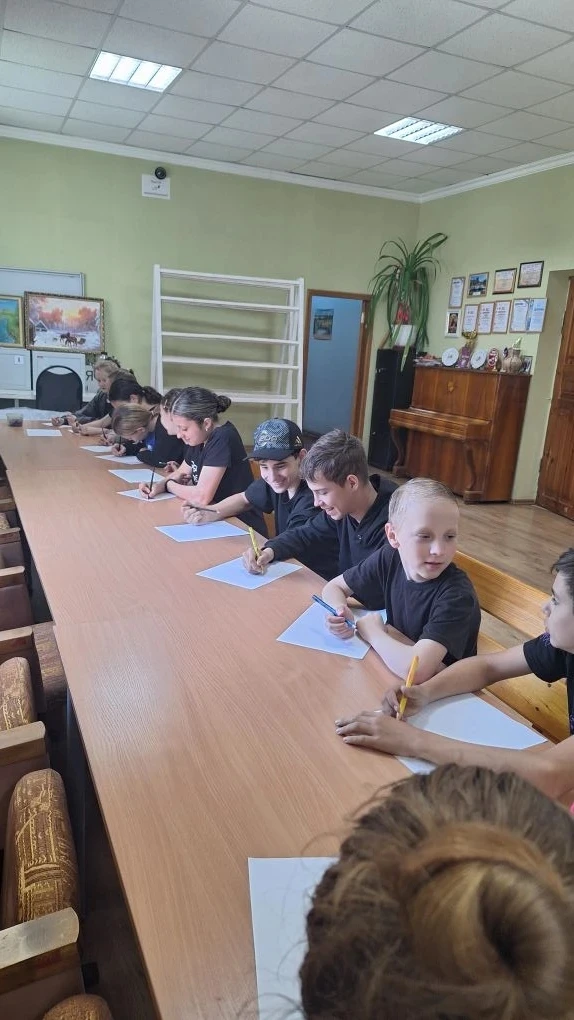 В Кировском Доме Культуры состоялась акция «5 причин сказать нет». 🚫
Участники отметили 5 ключевых 