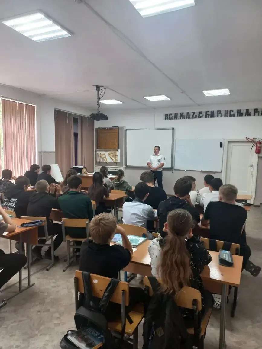 21.05.2026 в МБОУ СОШ №3 проведена профилактическая беседа с участием старшего лейтенан...