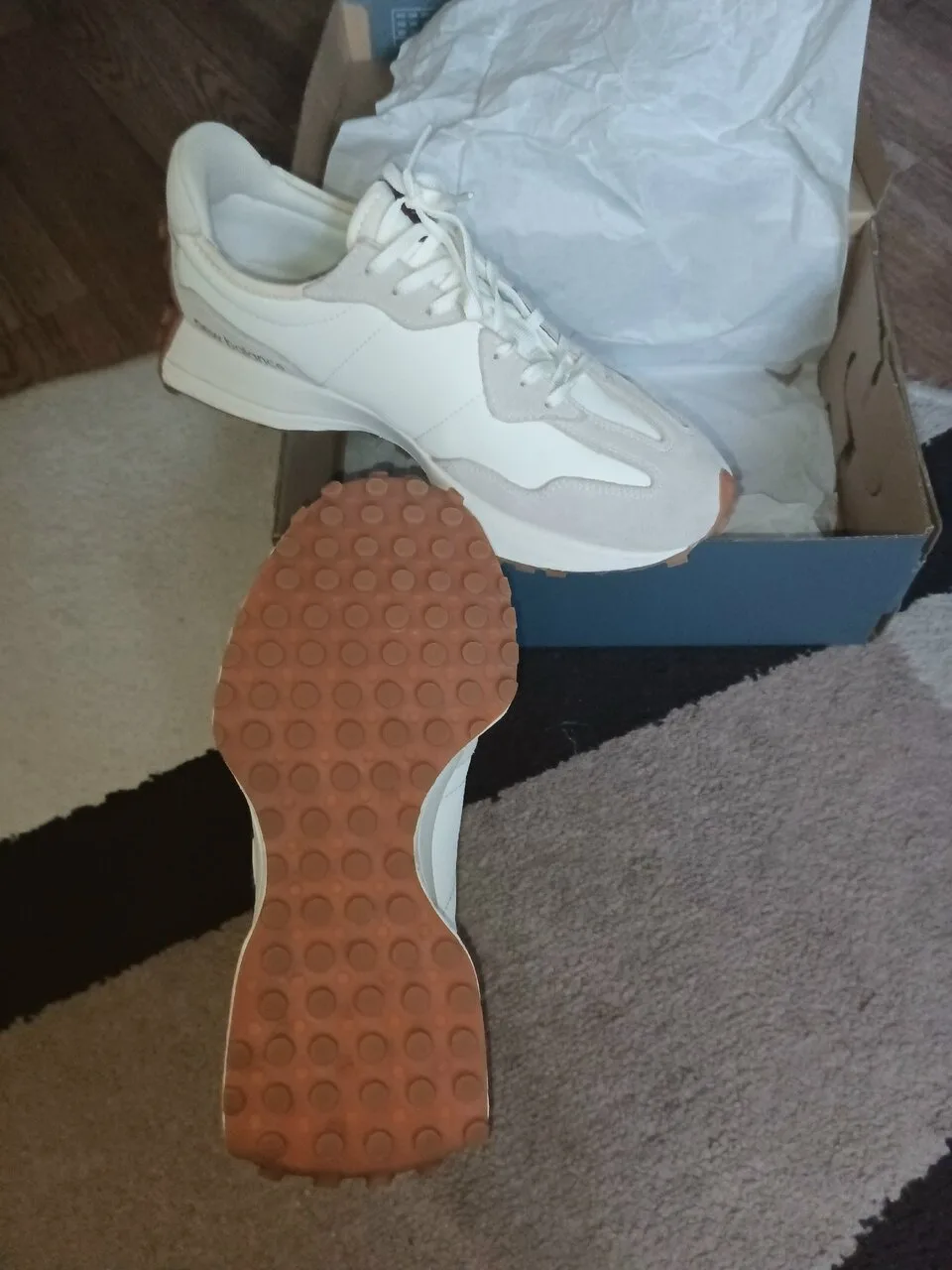 Кроссовки new balance 327, 42 размер, 27.5 см по стопе (Производство: Вьетнам) 3500 руб.
Кроссовки в