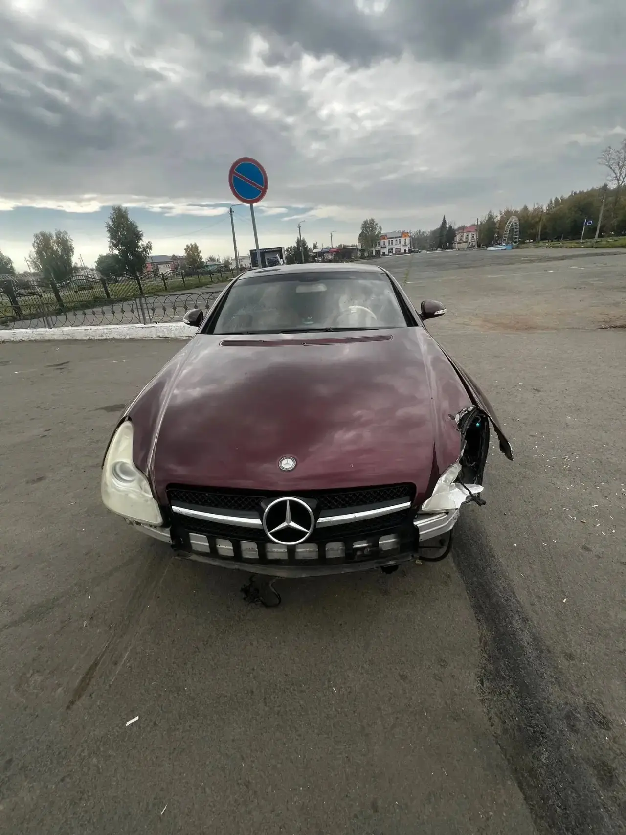 Пьяный на «Мерседесе» снес столб в центре города Верхнеуральск.