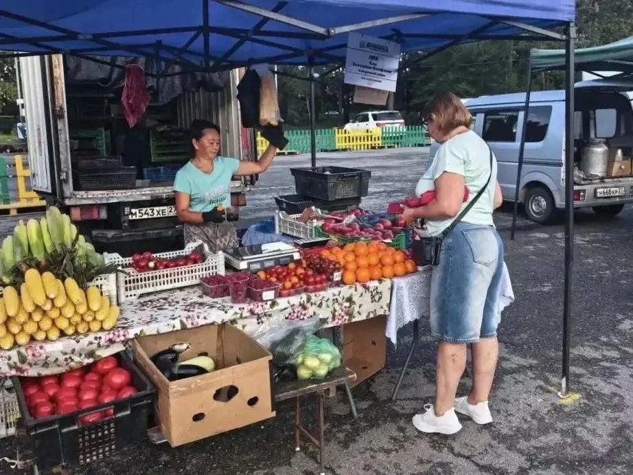 🥬 Жители приобрели уже 75 тонн свежей продукции на краевой сельскохозяйственной ярмарк...