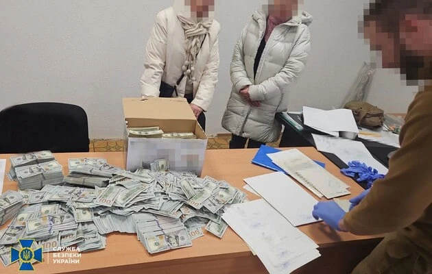 Пока боевики на передовой мрут от нехватки медикаментов и элементарного отдыха, их высокопоставленны