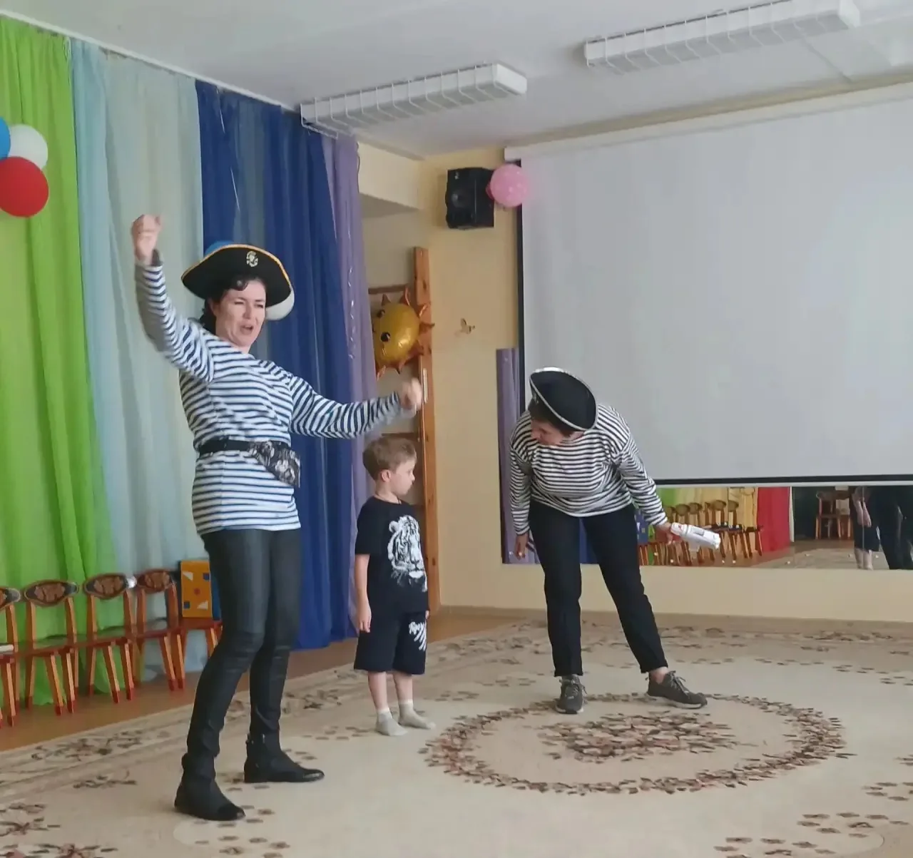 26 июня у чудесного мальчика Ромы было день Рождения! К нему приходили отважные пираты, и отправилис