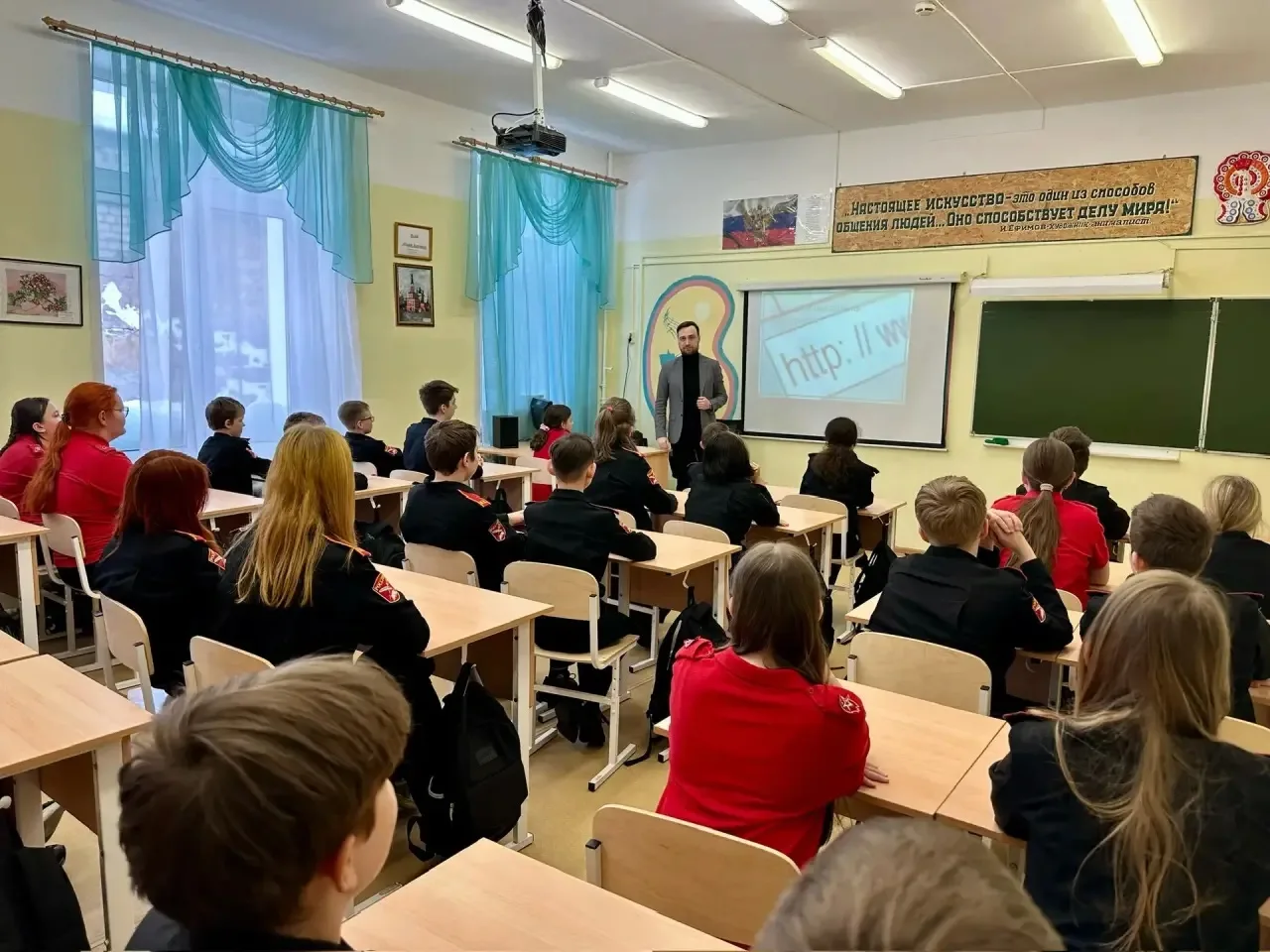 Сегодня  состоялось занятие по финансовой грамотности для учеников 40 школы города Кирова. 🇷🇺💼🎓  Уче