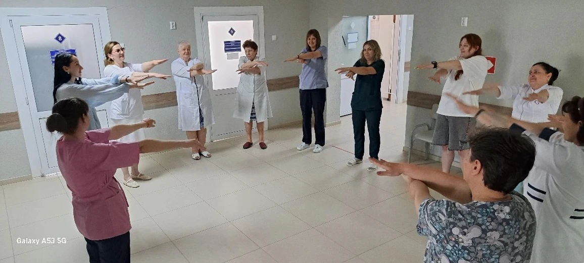 Медицинская сестра Центра здорового долголетия Диана Соломатина в рамках Недели информирования о важ
