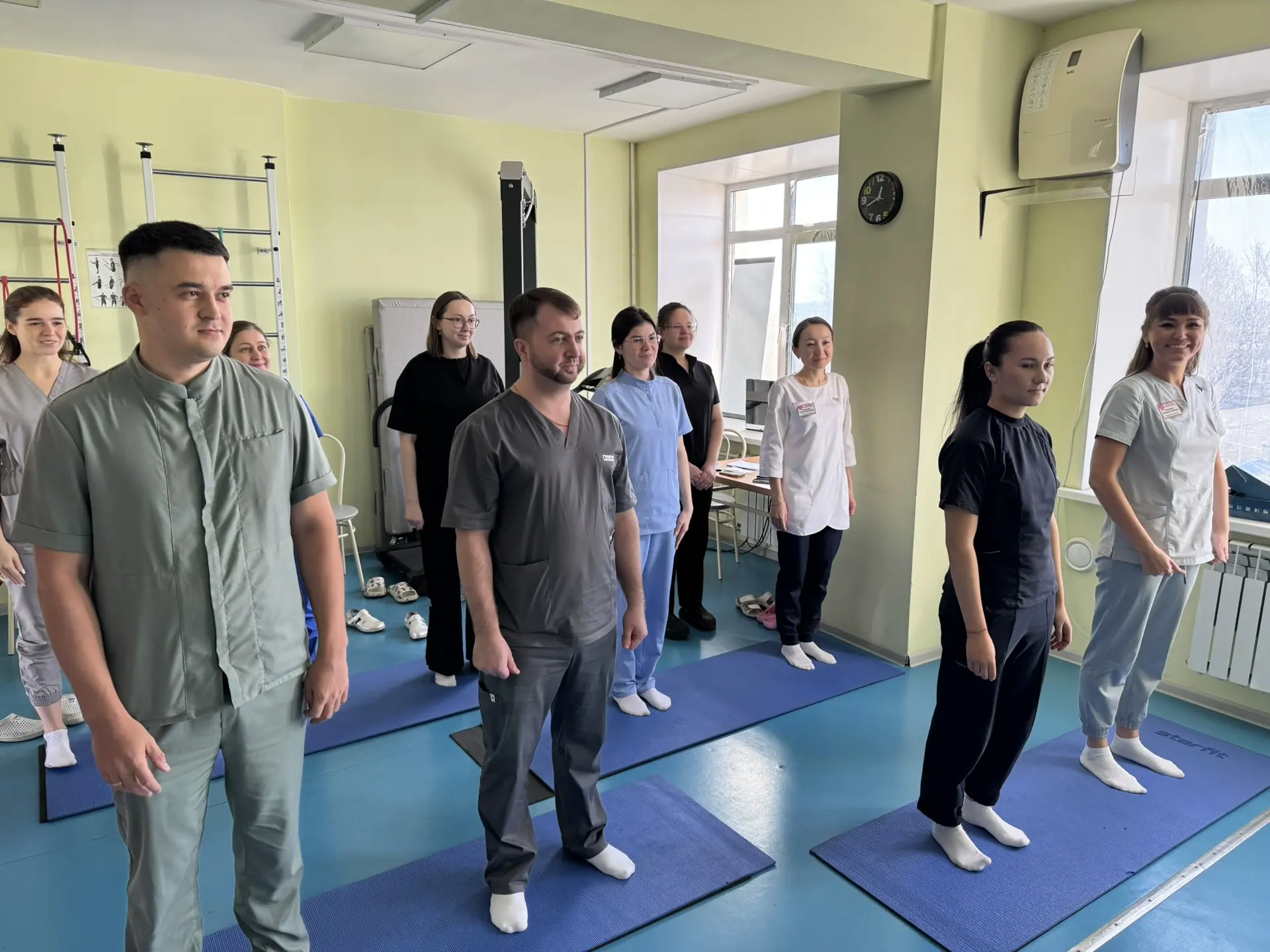 Сотрудники Городской клинической больницы № 11 провели зарядку в честь Всемирного дня з...