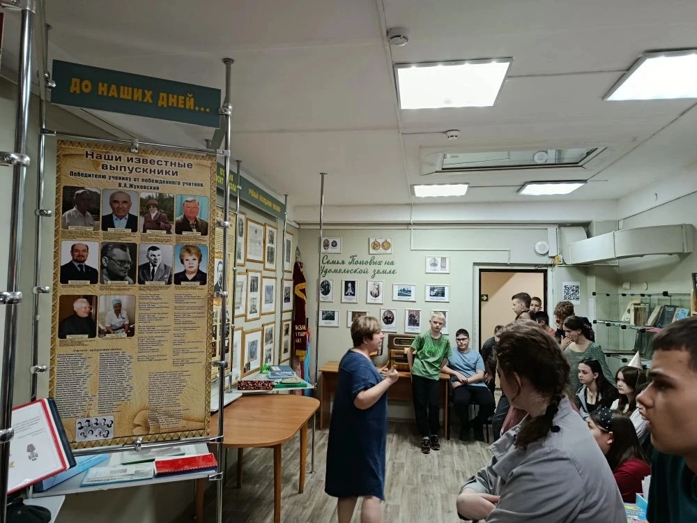 🚀 7 В класс — в сердце истории радио!  Наши семиклассники посетили музей «Радио на все времена» в МБ