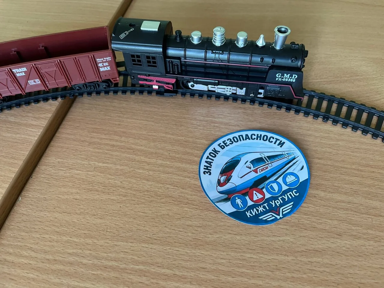 🚂 В рамках месячника «Уступи дорогу поездам!» к нашим младшим школьникам приехали замечательные гост