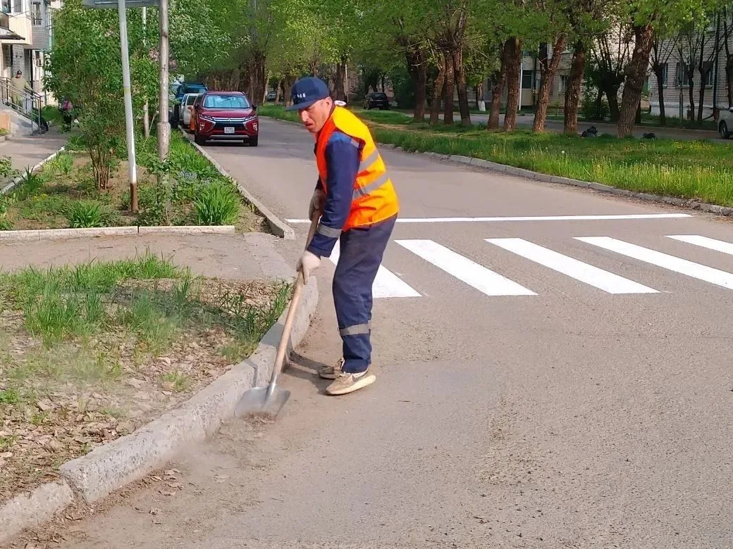 Наведение порядка в городе продолжается!   В среду, 13 мая, силами муниципального учреждения «Спецсл