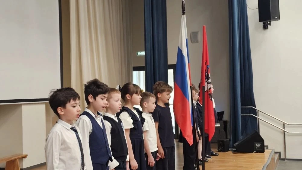 🇷🇺 4 мая традиционные торжественные линейки прошли во всех корпусах нашей школы. В корпусах Ховрино 