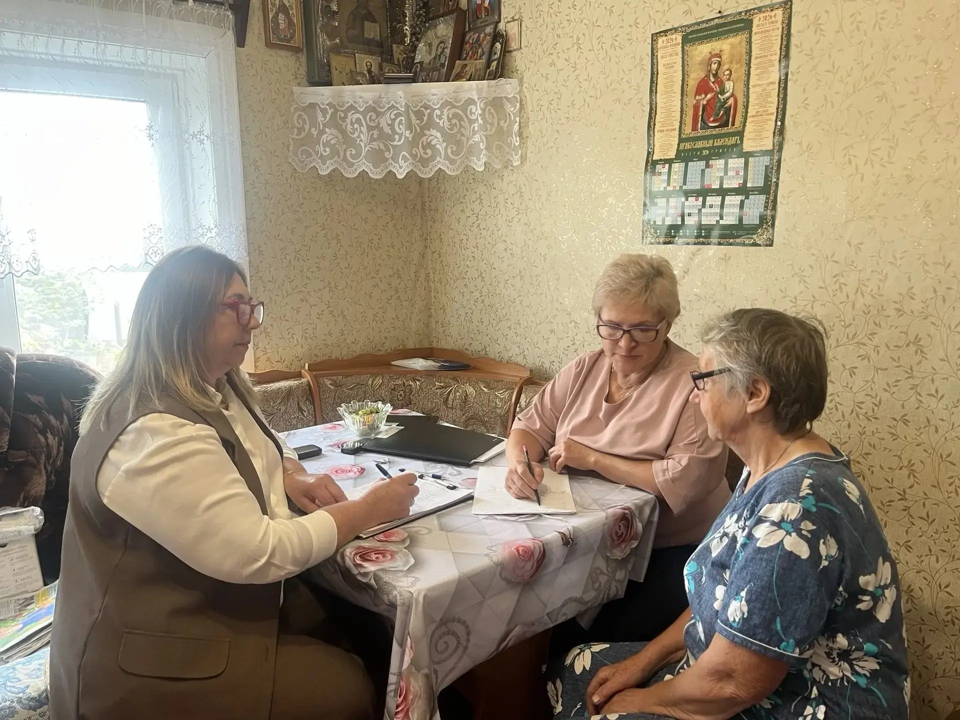 📍Специалист Ресурсного центра Бондарь О.В. совместно с  представителем из ГБУ ПО «КЦСО...