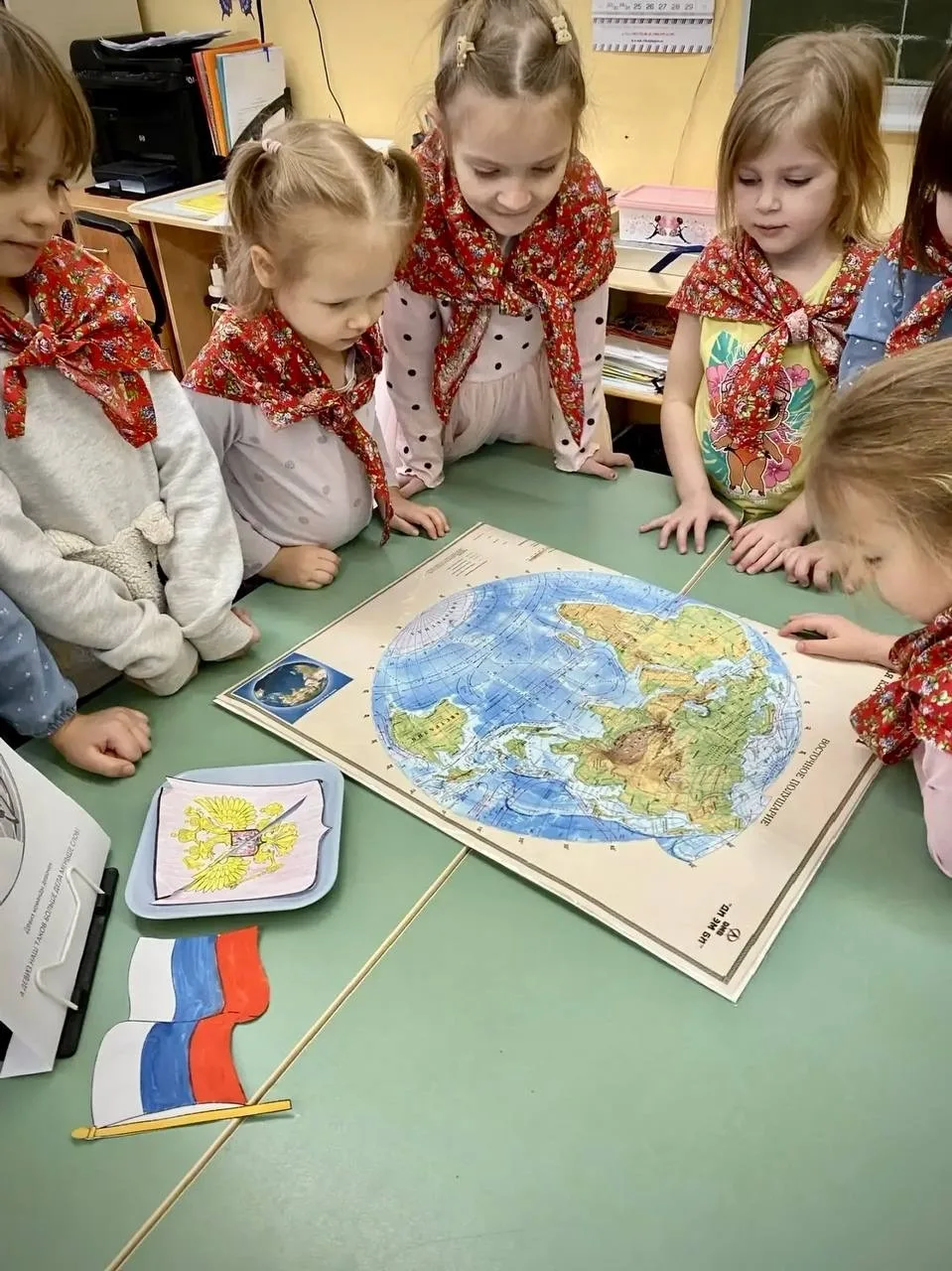 🇷🇺В старшей группе детского сада «Аленький цветочек» прошёл мини-проект «Наша Родина — Россия!»  Мер
