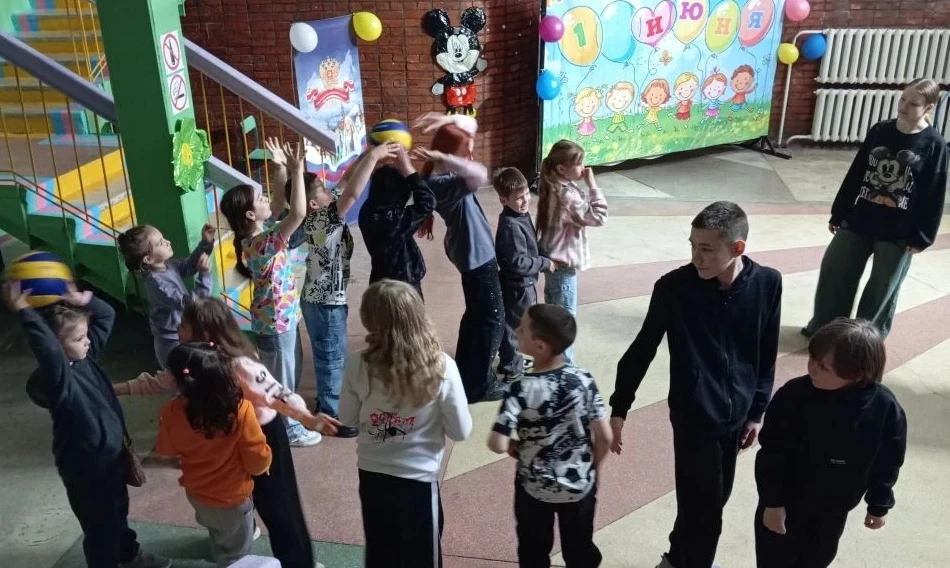🎉 В Маревской СОШ открылся летний лагерь «Багульник»👦👧

🏃‍♂️🏃‍♀️ ЭСТАФЕТЫ? ЕСТЬ!
🤸 ПОДВИЖНЫЕ И
