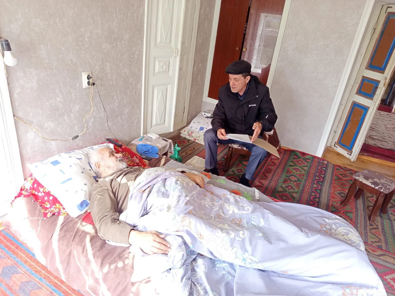 В Международный день пожилых людей заведуюший филиалом  N 10 в селе Урга Хивского район...