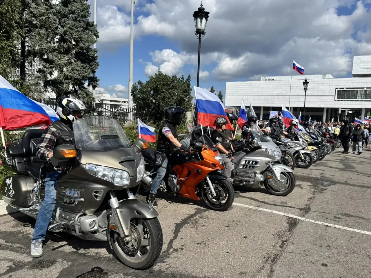 🇷🇺 Под одним флагом