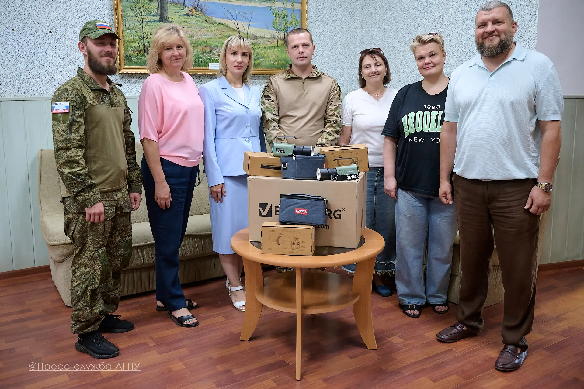 Сегодня Азовский государственный педагогический университет им. П.Д. Осипенко передал фронту аккумул