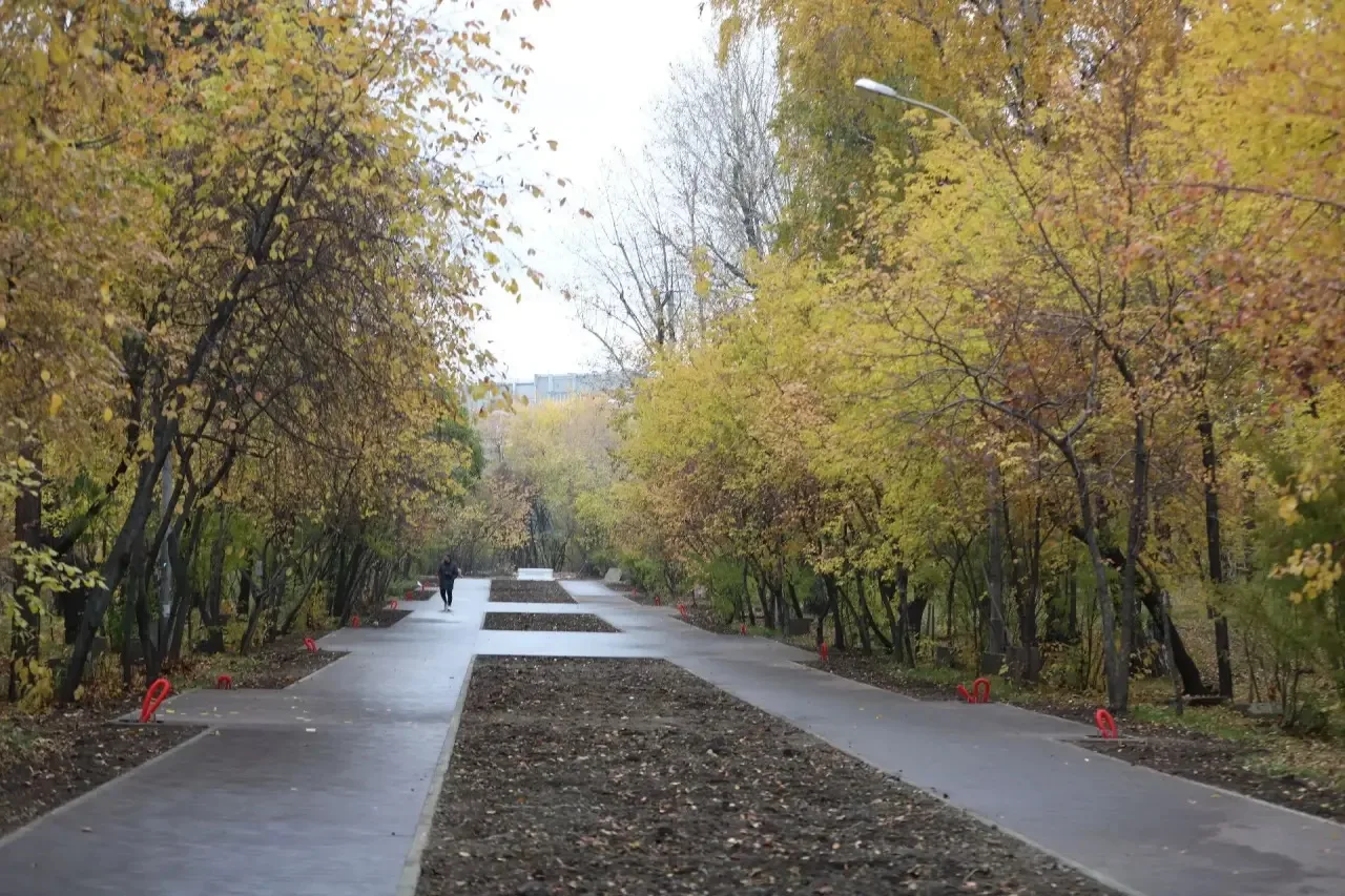 🌿 В Иркутске завершают благоустройство центральной аллеи в парке имени Парижской коммуны