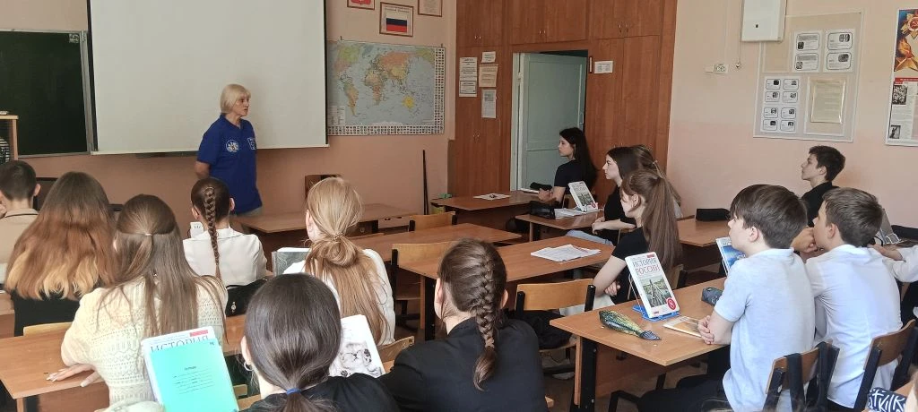 Сегодня для учащихся 8 классов специалист по профилактике детского дорожного транспортного травматиз
