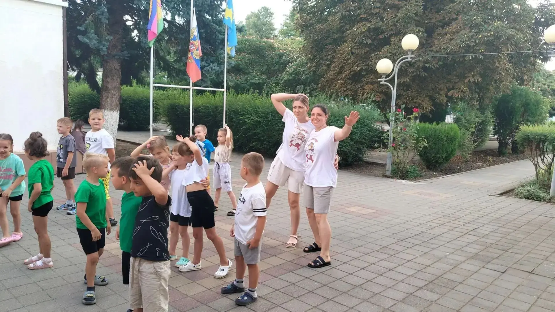 В рамках Недели здоровья прошёл «День семейных соревнований»! 🎉  

День начался с общей зарядки, а 