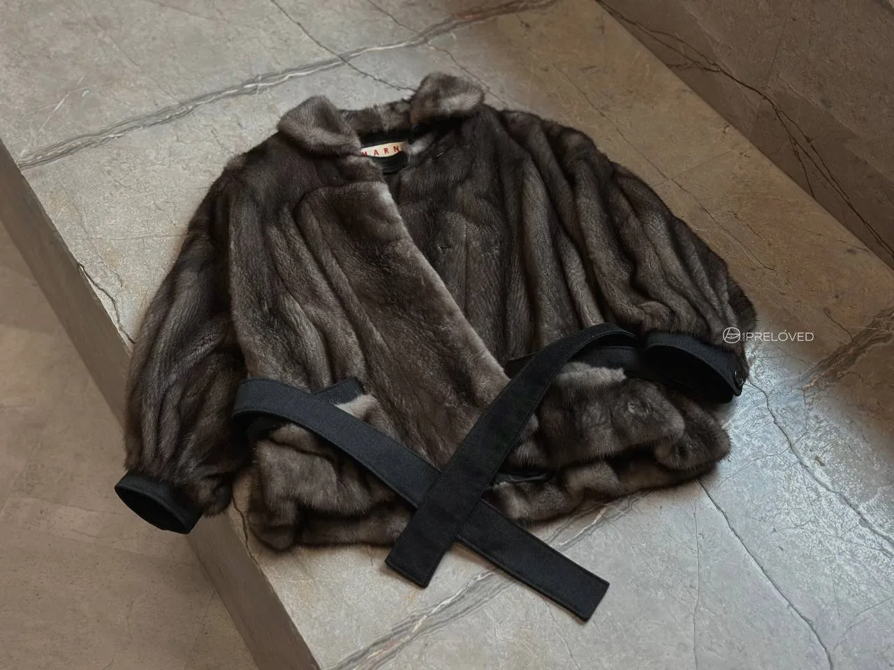 Купить / Продать в приложении Preloved club