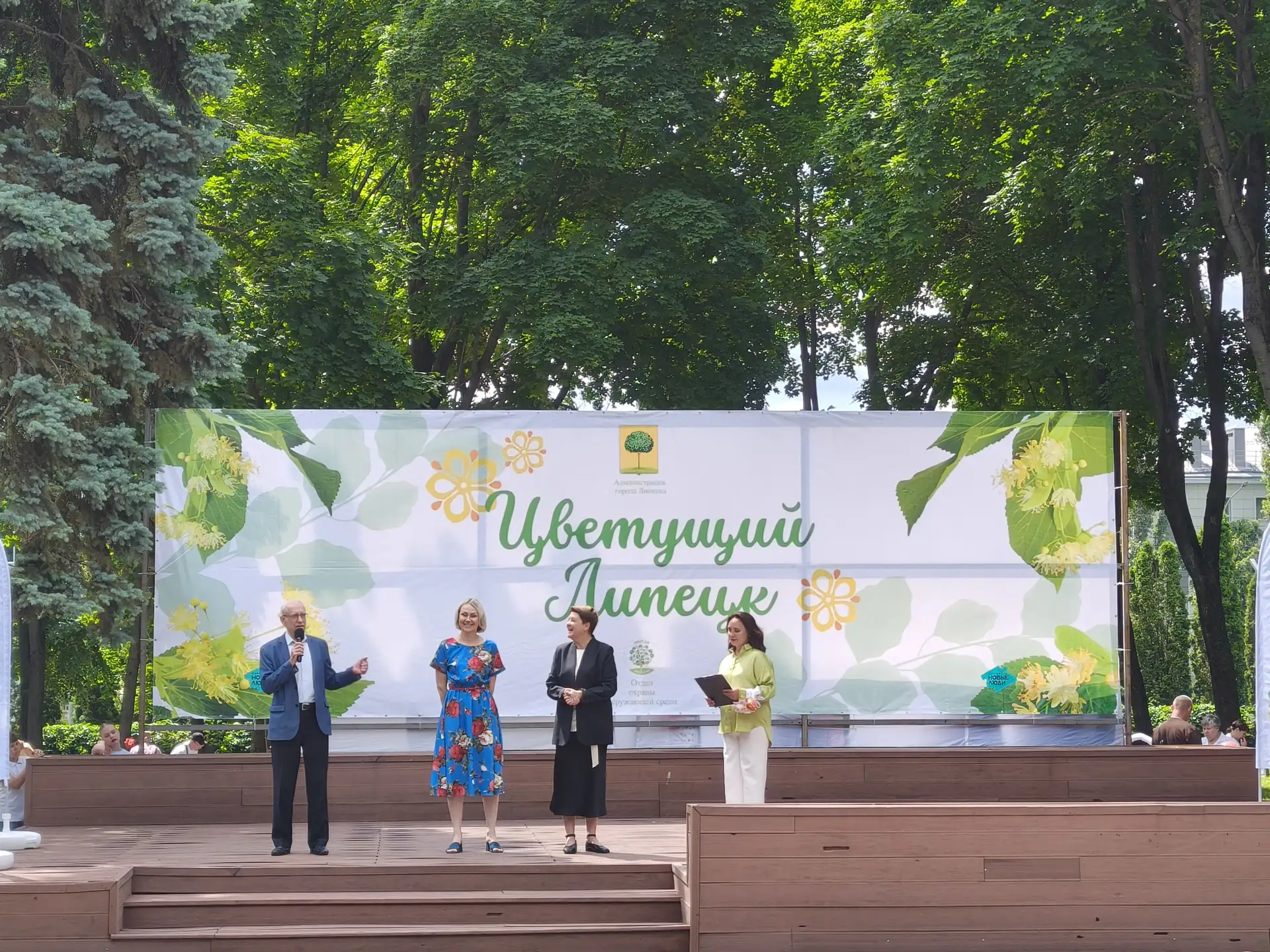 В Липецке проходит благотворительная акция «Доброе дело» 💟

Макулатуру и пластик отправят на вторич