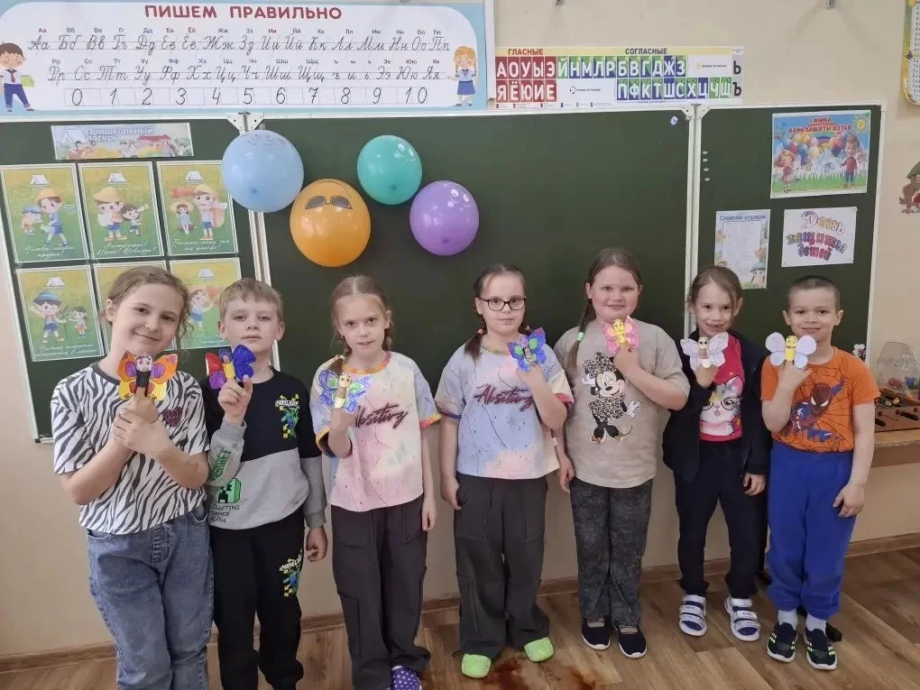 🎨 Творчество, вдохновение и море идей в нашем летнем лагере!

Лето в самом разгаре, и пришкольный л