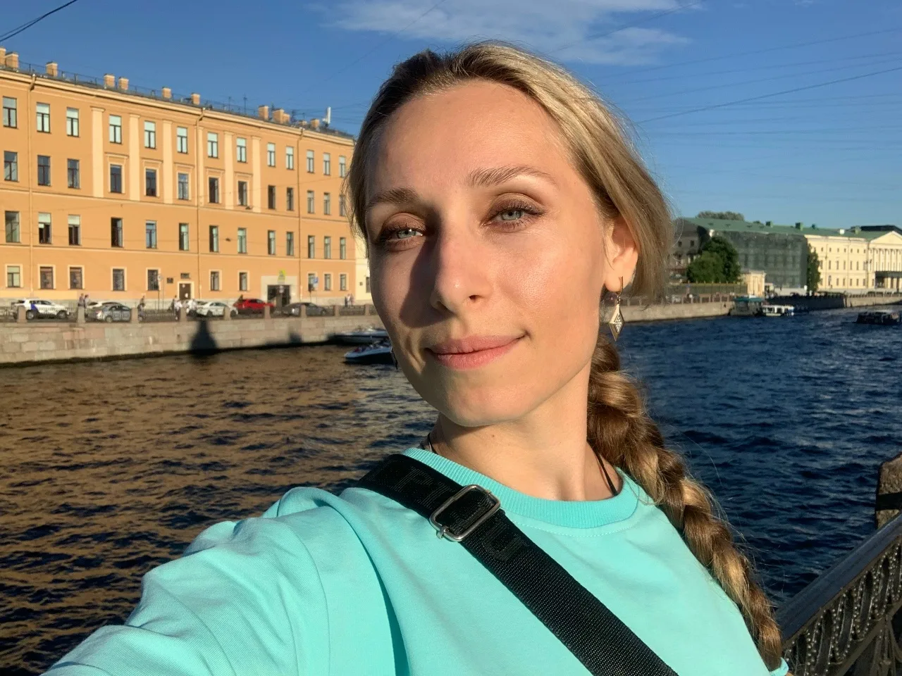 Питер строптивый город. Сколько раз он сбрасывал чужеродное иго в образе своём и возрож...