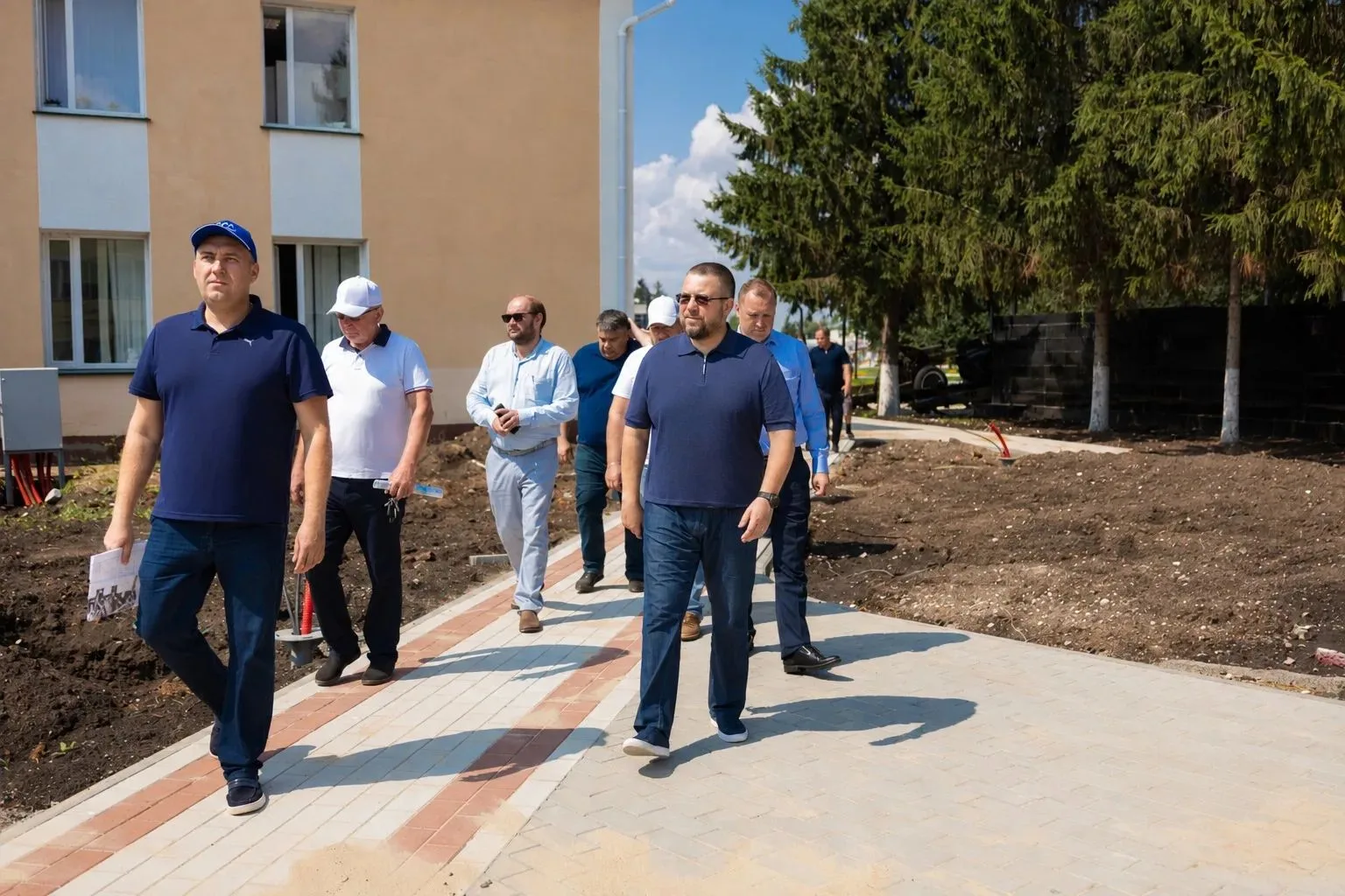 Оценили ход благоустройства центрального квартала, ограниченного улицами Казакова, Сове...