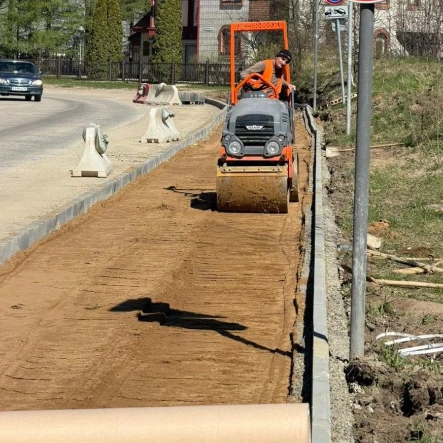 🚧 В Сыктывкаре продолжается ремонт улицы Тентюковской.  Протяжённость обновляемого участка от улицы 