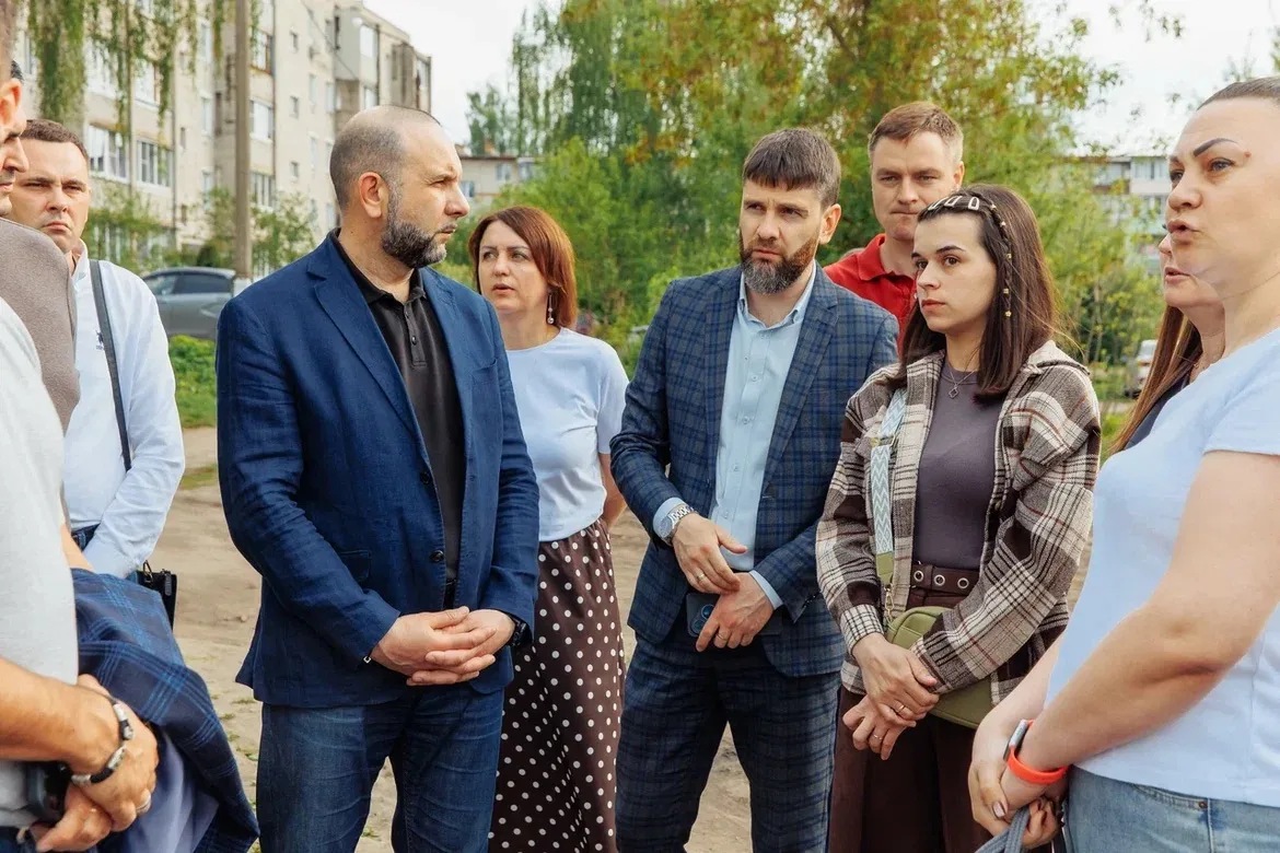 Если прогулки, то только такие.  Вместе с депутатом Мособлдумы, членом фракции Единая Россия Максимо