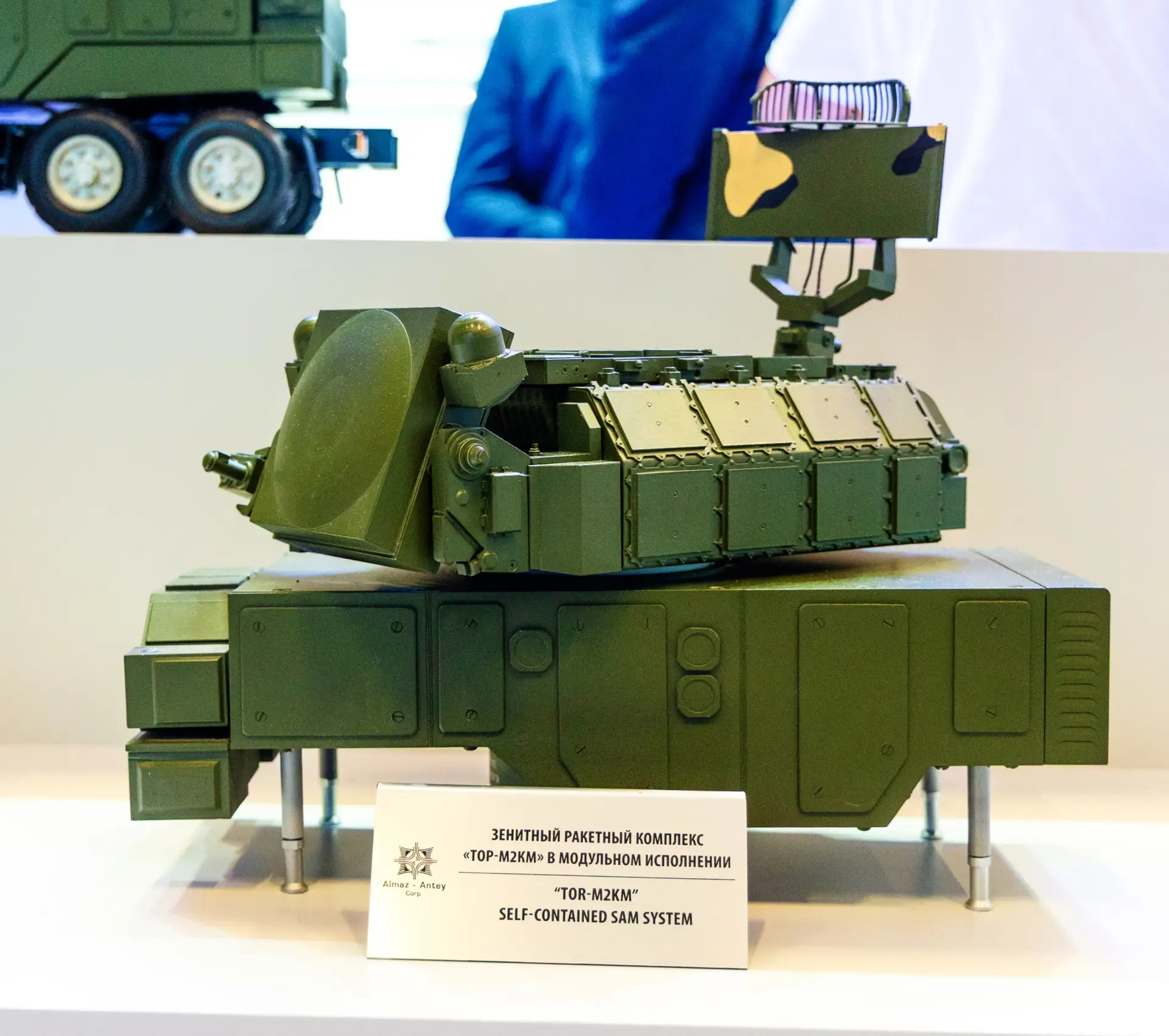 Еще несколько фотографий ЗРК "Тор-М2КМ" с военно-морского салона "Флот-2026".