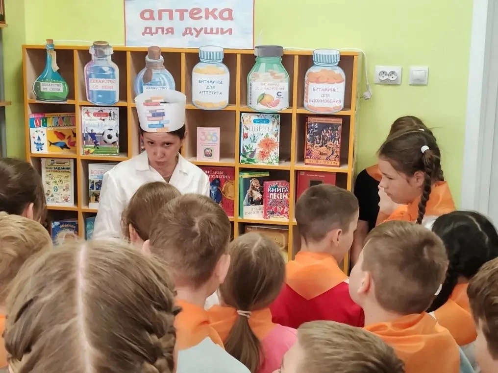 День открытых дверей в нашей любимой детской библиотеке!
Нас встретили необычные герои, которые расс