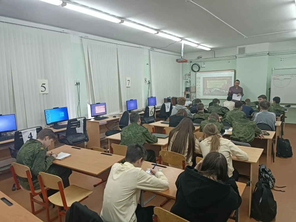 🧠 В рамках Недели психологии: 7 «К» на занятии «Познай себя»!  🎙В 7 «К» классе в рамках Недели психо
